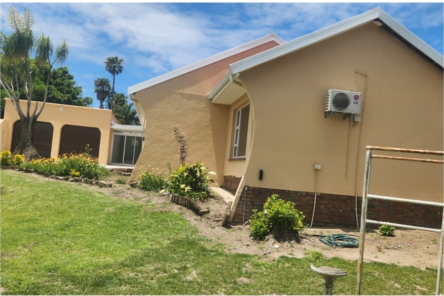 4 Bedroom Property for Sale in Beacon Bay Eastern Cape